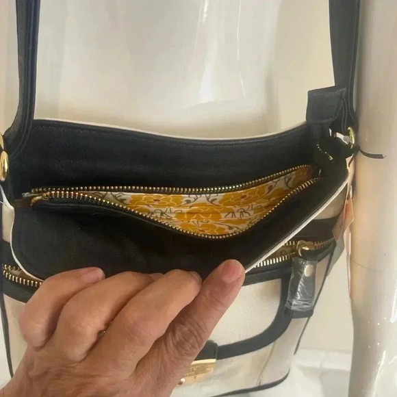 Emma Fox Bags. Emma Fox
Crossbody Handbag band new with tags pri - Picture 16 of 16